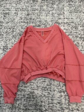 as revival V-Neck Cropped Sweatshirt in Dusty Rose